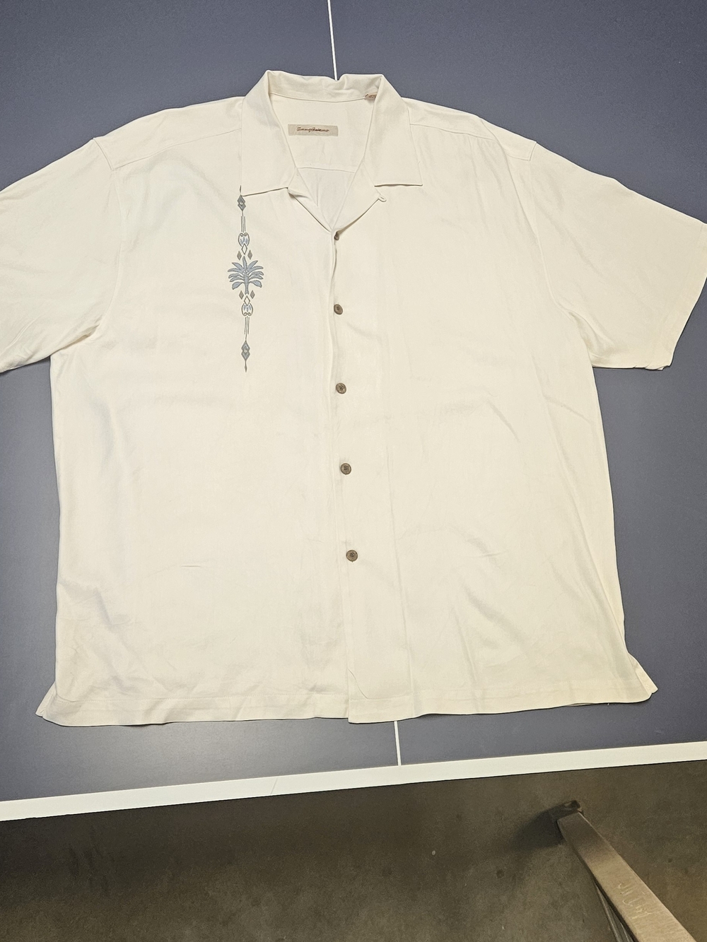 EUC-Tommy Bahama Cream Short Sleeve Camp Shirt with Subtle Embroidery